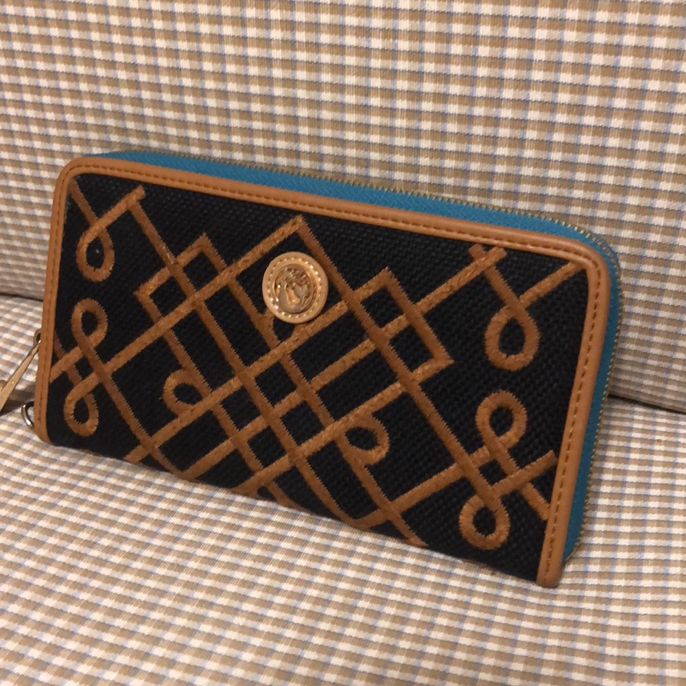 SPARTINA ZIP WALLET. Blk w Brwn embroidery